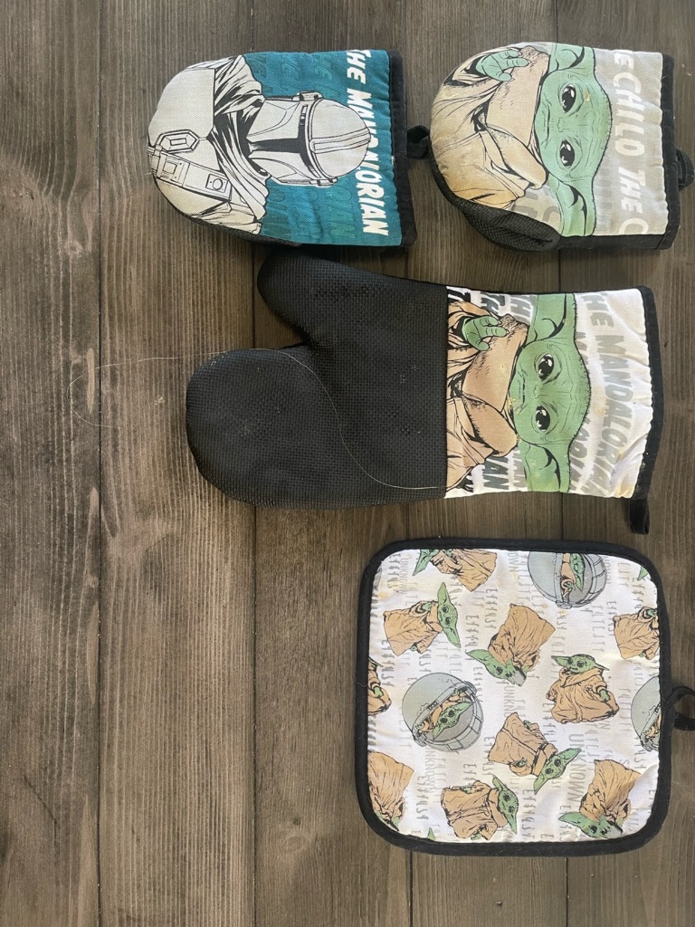 Star Wars The Mandalorian & Grogu Black Teal Oven Mitts and Pot Holders